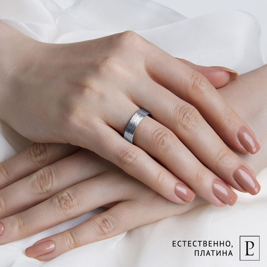Женское обручальное кольцо на руке из платины ПК-110-00-М2 PlatinumLab фото 4