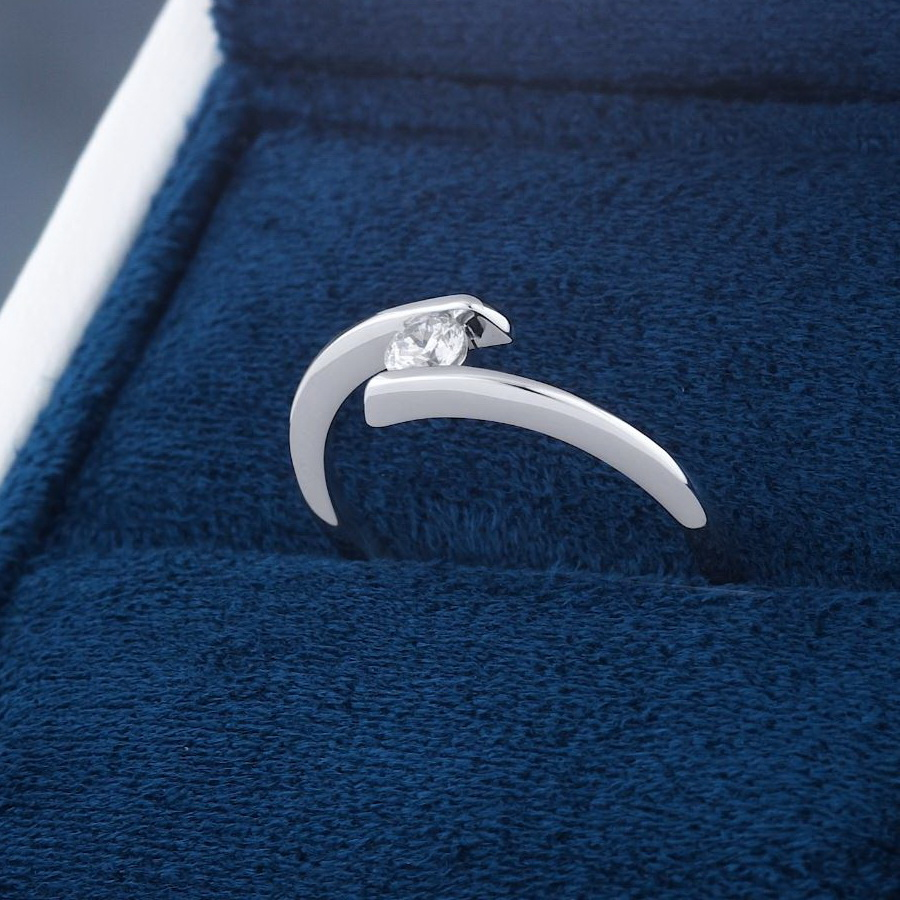 Помолвочное кольцо из платины с бриллиантом ПК-017-01 Platinum Lab видео 1