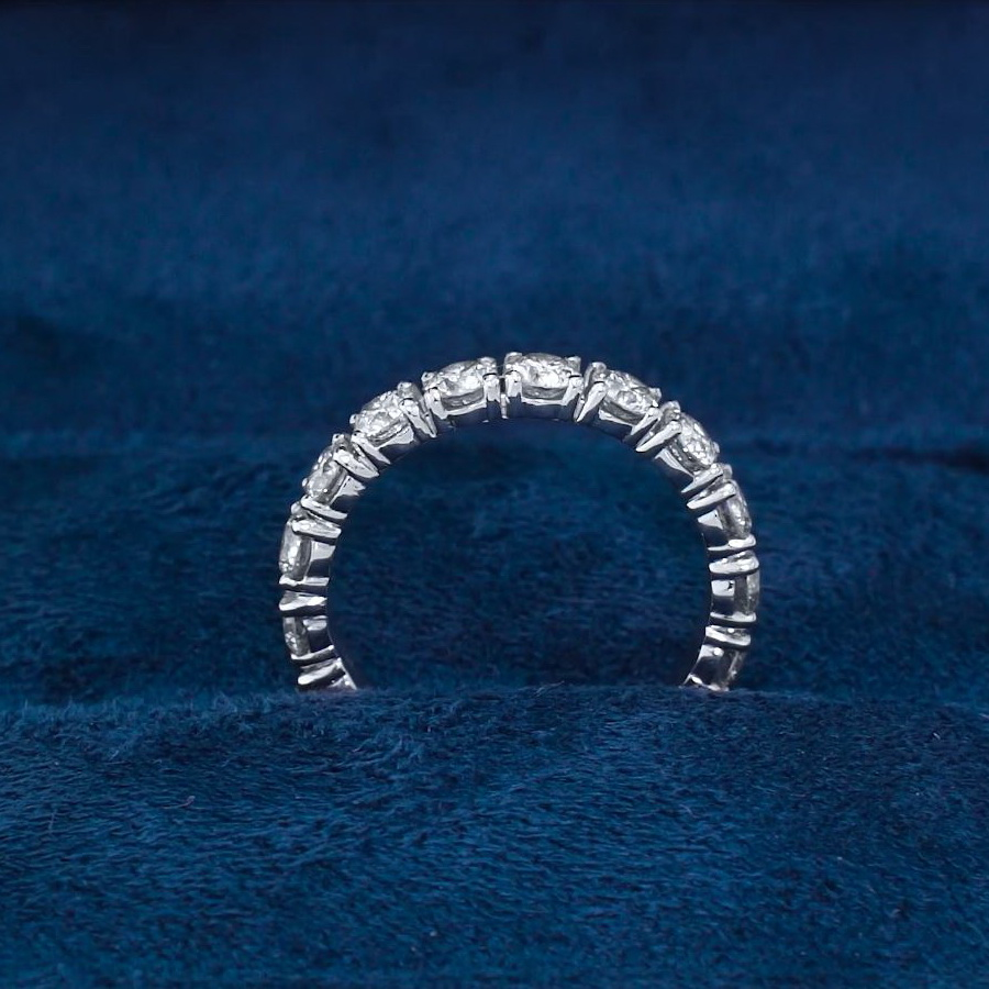 Обручальное кольцо из платины с дорожкой бриллиантов ПК-045-04 Platinum Lab видео 1