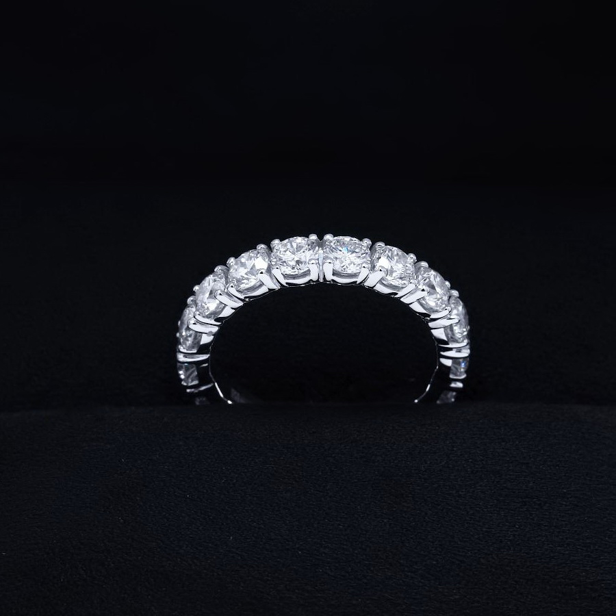 Обручальное кольцо из платины с дорожкой крупных бриллиантов ПК-045-05 Platinum Lab видео 1