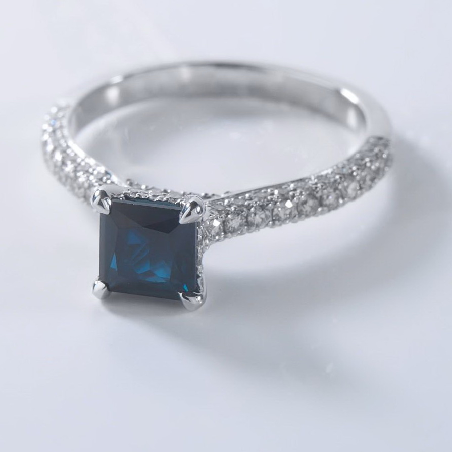 Помолвочное кольцо из платины с сапфиром и бриллиантами ПК-067С-01 Platinum Lab видео