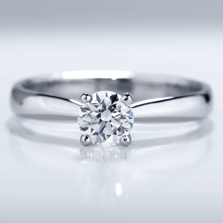 Помолвочное кольцо из платины с крупным бриллиантом весом пол карата ПК-090-04 Platinum Lab видео 1