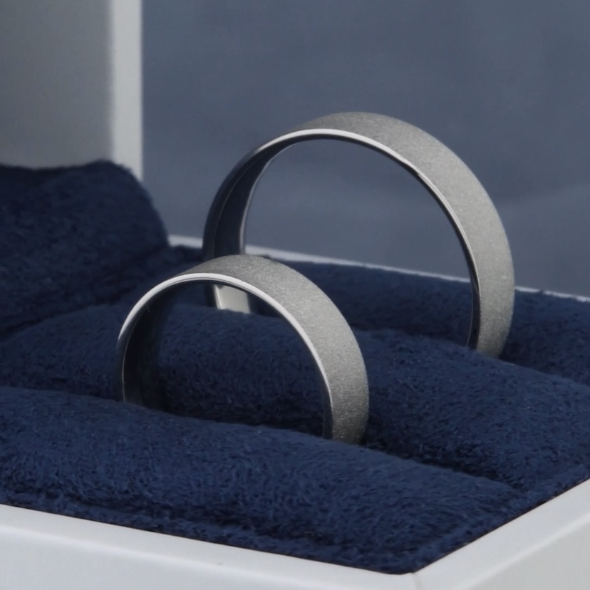 Обручальное кольцо из платины матовое ПК-110-00-М4 Platinum Lab видео 1
