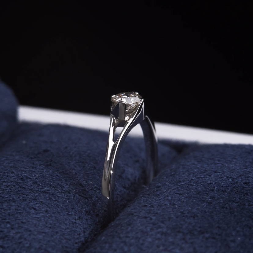Помолвочное кольцо из платины с бриллиантом ПК-229-01 Platinum Lab видео 1