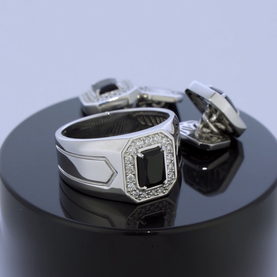 Запонки и кольцо из платины с ониксами и бриллиантами ПЗ-311-01 Platinum Lab видео 2